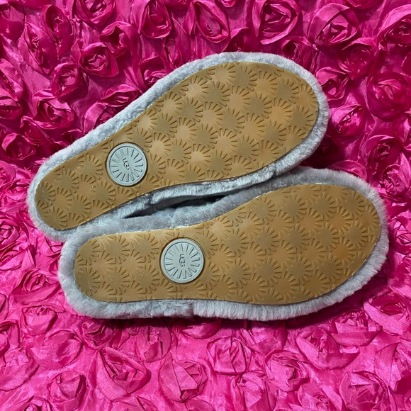 Ugg oh yeah slide 🤍 - Picture 7 of 7